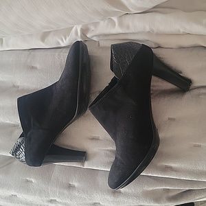 Aquatalia bootie size 10
